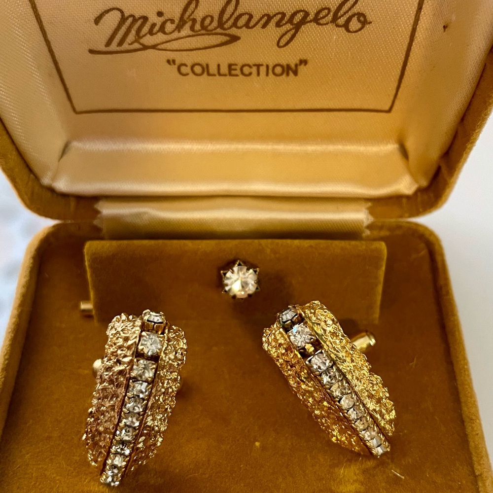 Gorgeous vintage Michelangelo cuff links and tie tack.